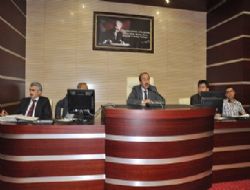 Mecliste laboratuvar tartışması